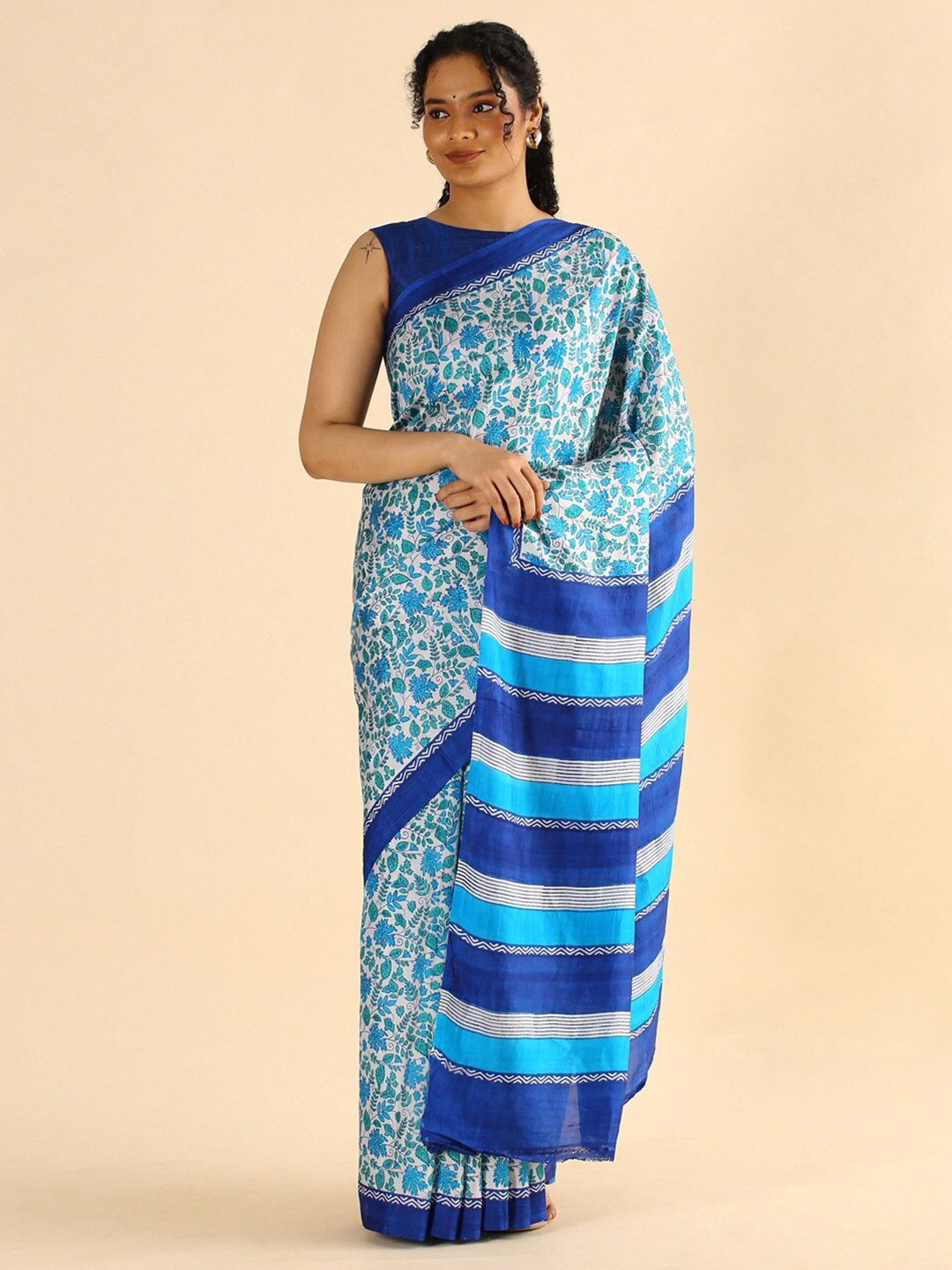 

Taneira Blue & Off White Floral Pure Silk Saree