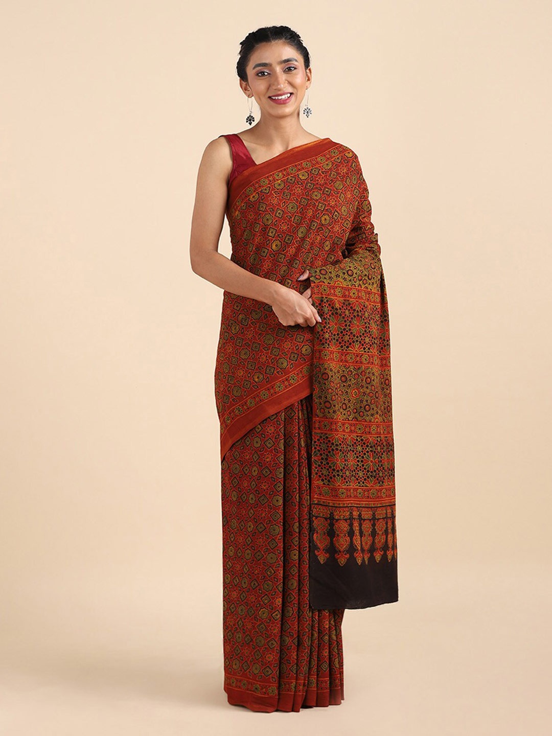 

Taneira Red & Black Floral Zari Pure Cotton Saree