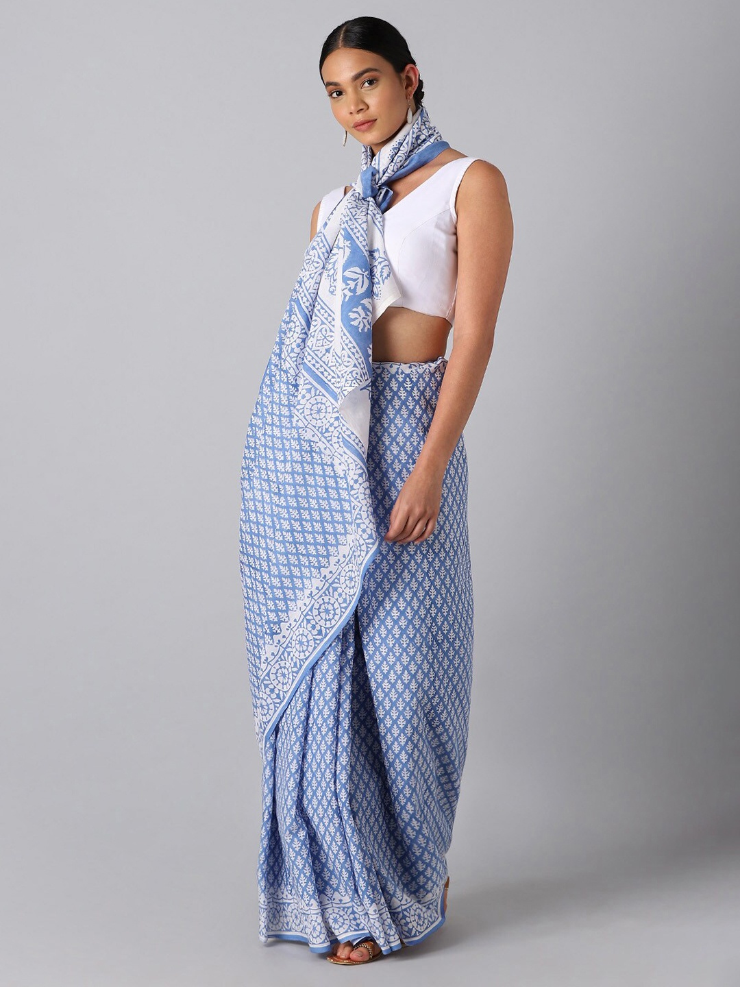 

Taneira Blue & White Ethnic Motifs Pure Cotton Saree