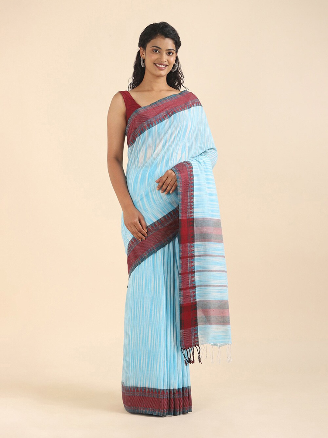 

Taneira Blue & Red Pure Cotton Saree