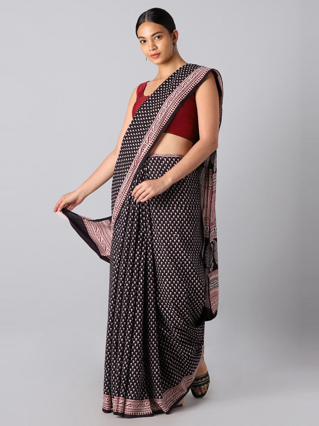 

Taneira Black & White Batik Pure Cotton Bagh Saree