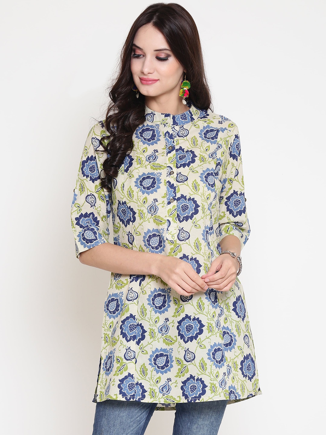 

Sera Women Off White Floral Printed Mirror Work Kurta