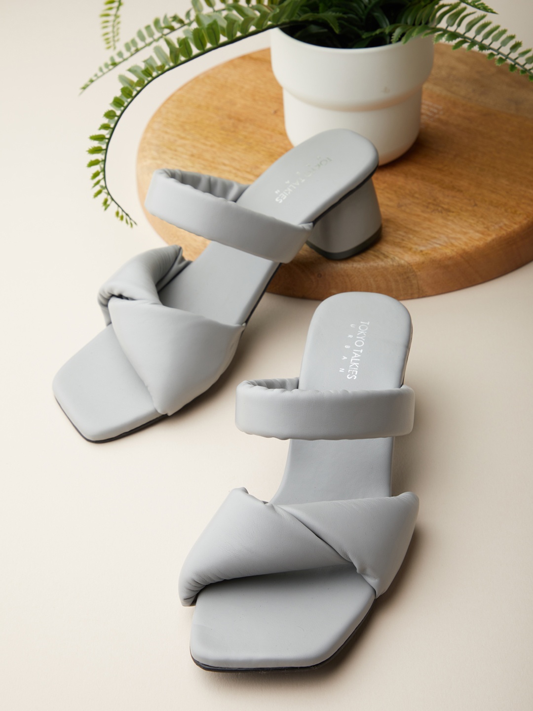 

Tokyo Talkies Grey Colourblocked PU Block Pumps