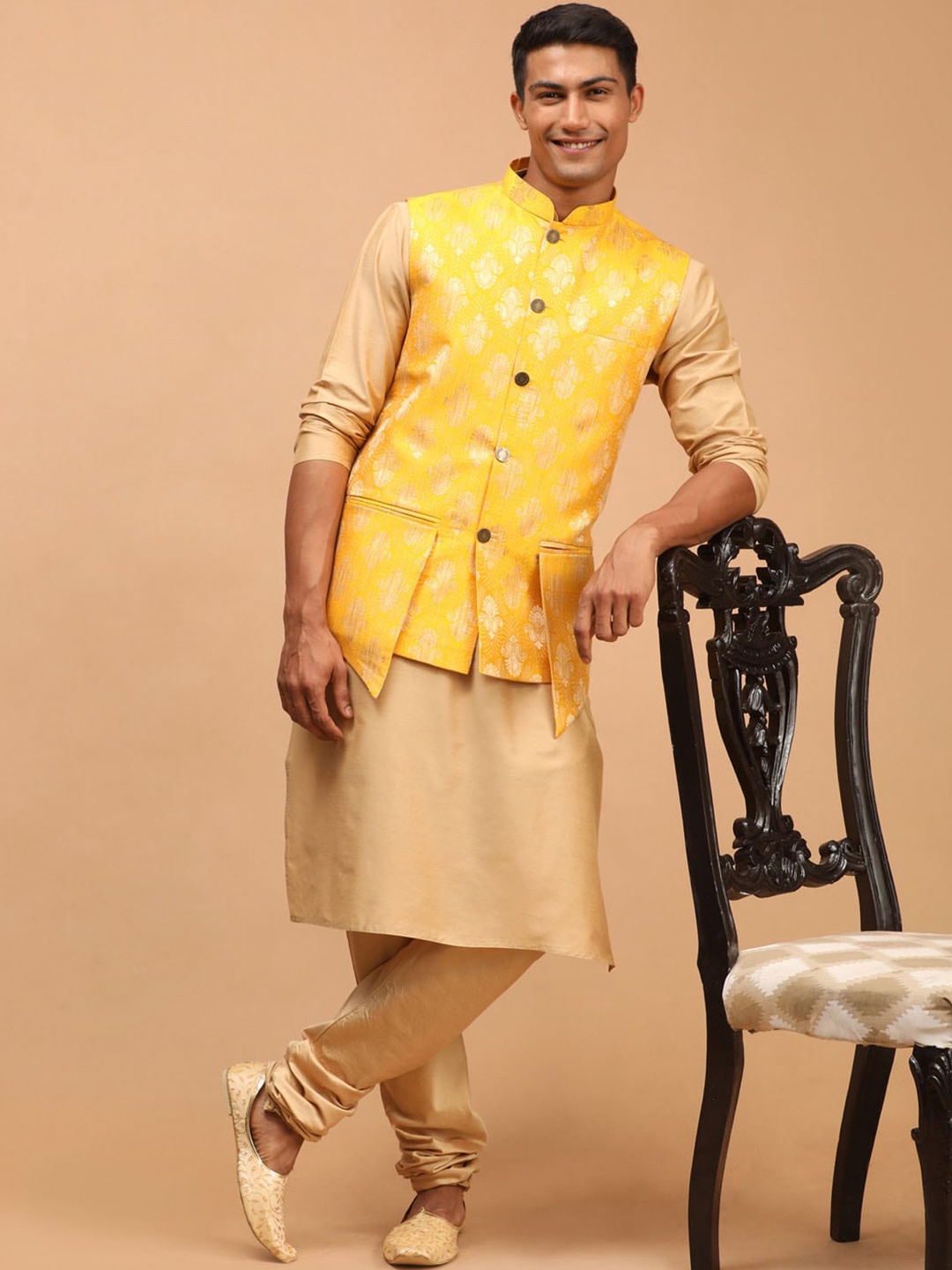 

VASTRAMAY Men Yellow Woven Ethnic Jacket & Solid Kurta Pyjama Set, Rose gold