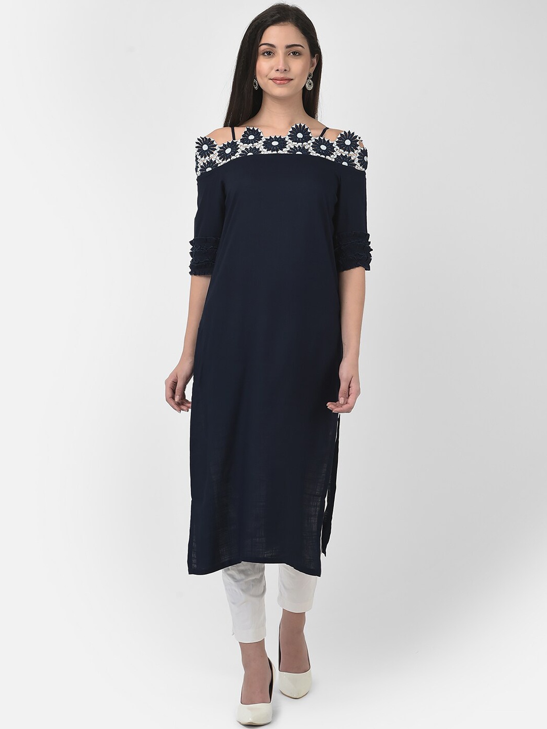 

Eavan Women Navy Blue Geometric Yoke Design Cold-Shoulder Sleeves Thread Work Kurta