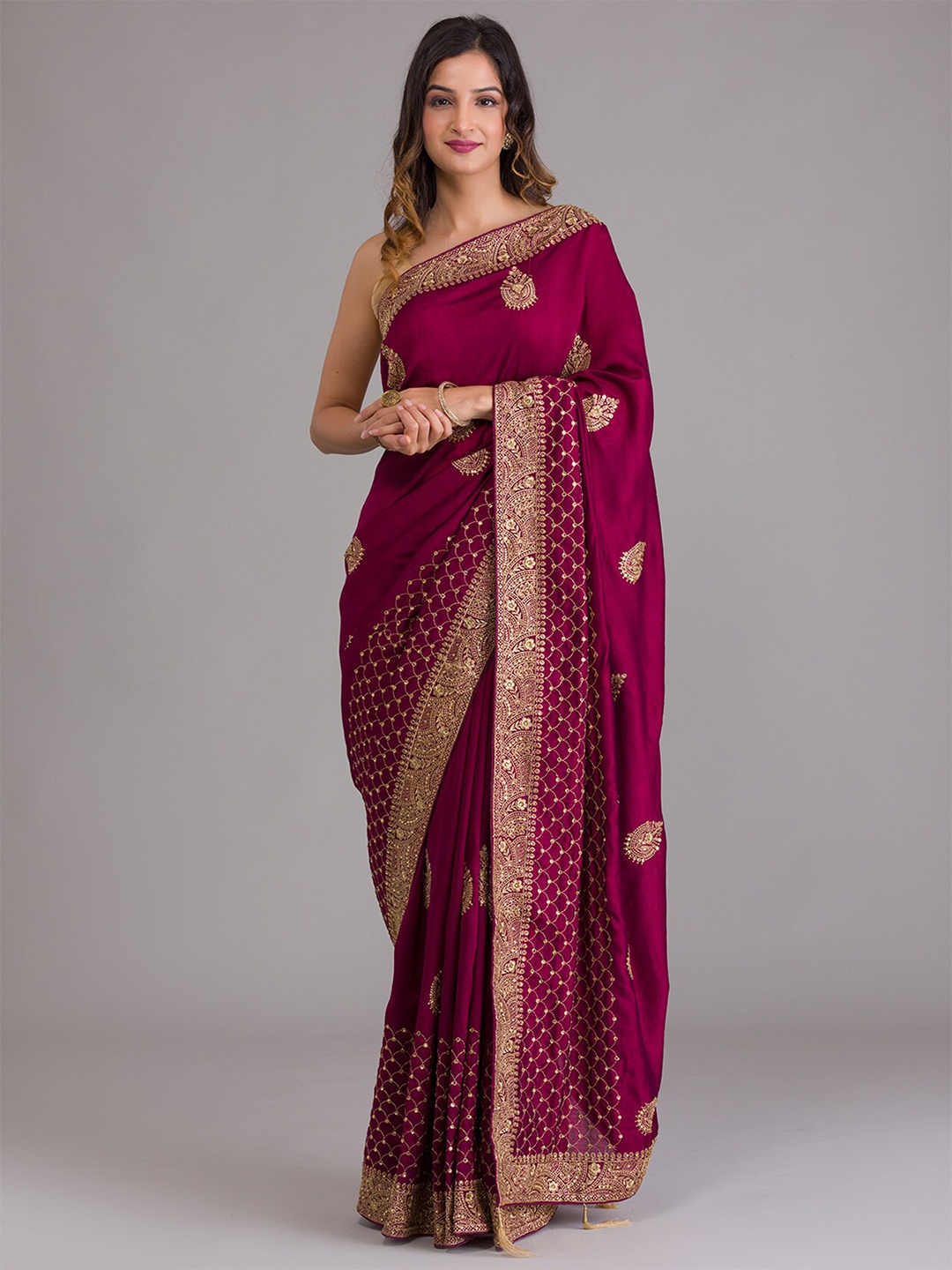 

Koskii Maroon & Gold-Toned Floral Embroidered Heavy Work Saree