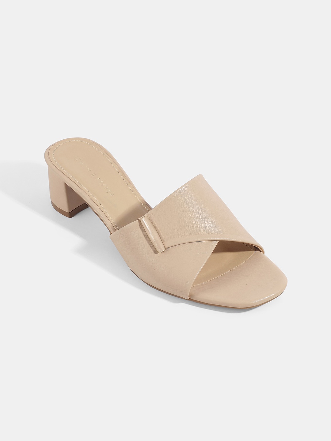 

LEMON & PEPPER Beige PU Block Pumps with Buckles