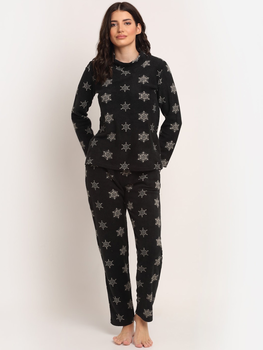 

Kanvin Women Black & Beige Printed Night suit