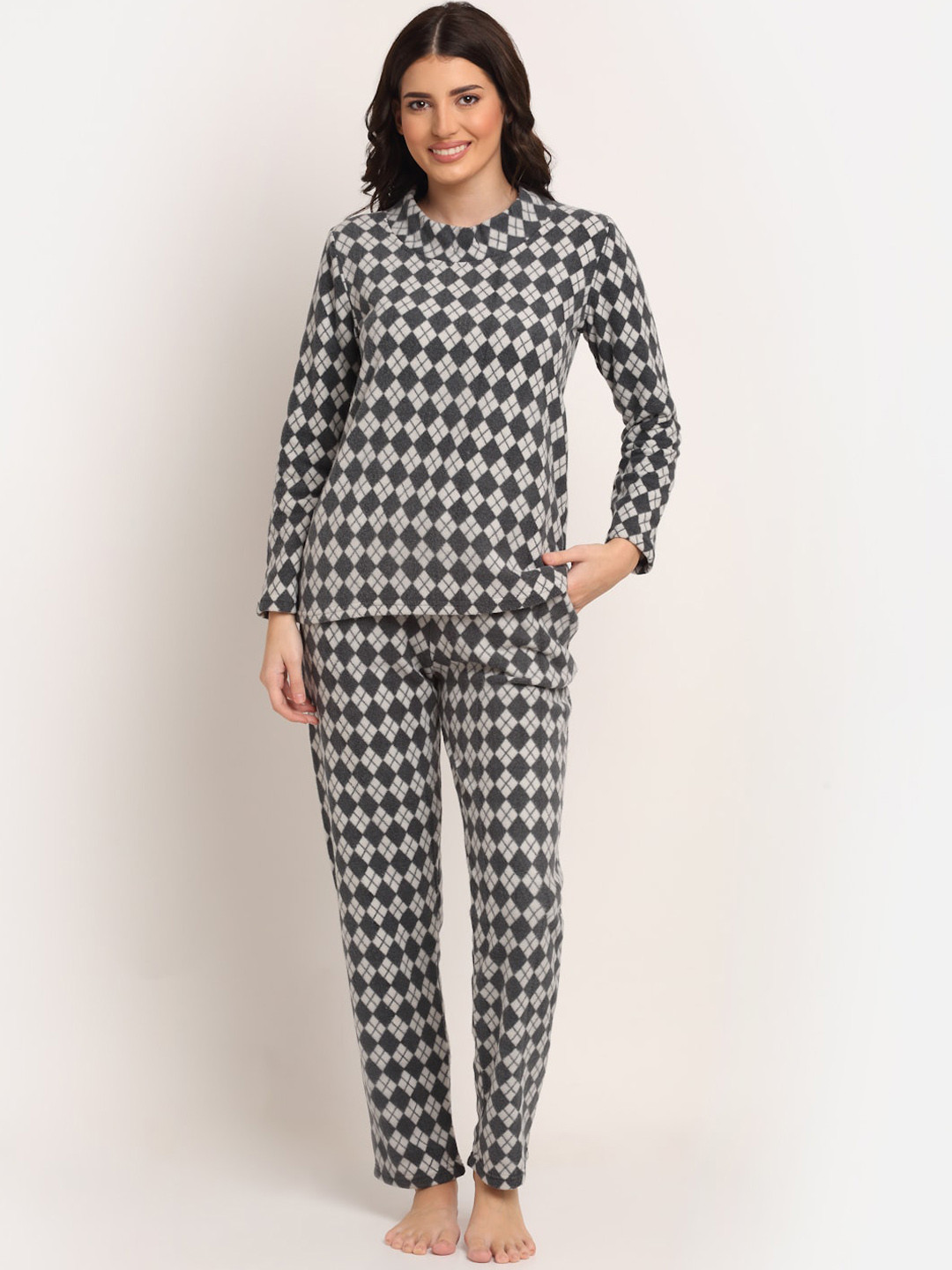 

Kanvin Women Grey & Off White Checked Night suit