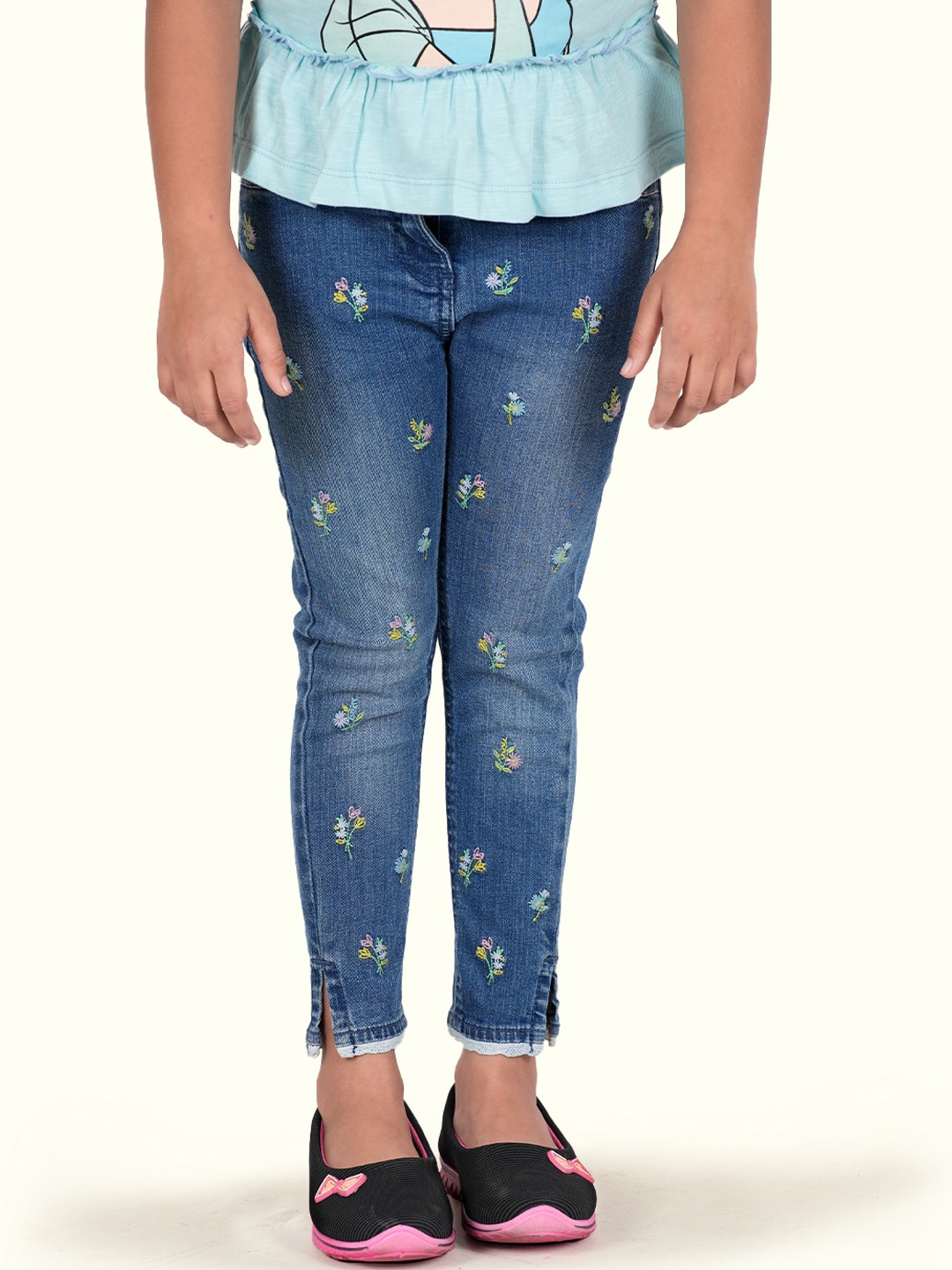 

Zalio Girls Blue Mildly Distressed Light Fade Jeans