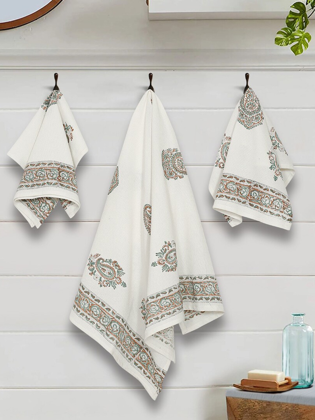 

Rajasthan Decor Unisex Cream Bath Towels