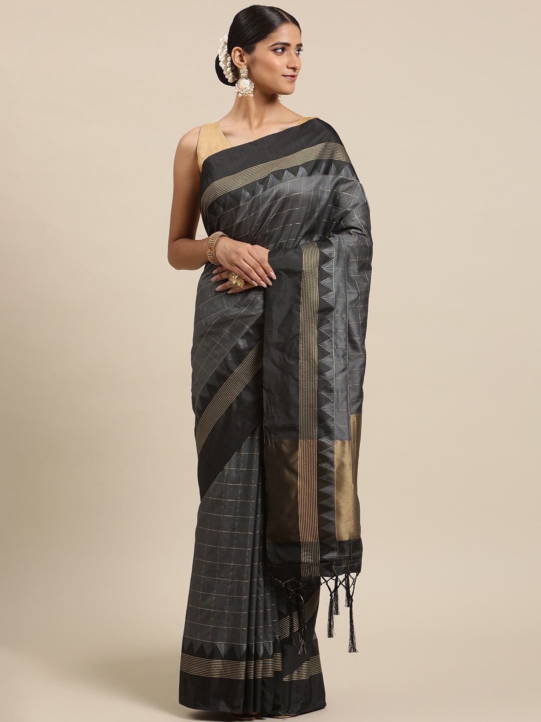 

VISHNU WEAVES Grey & Black Checked Zari Banarasi Saree