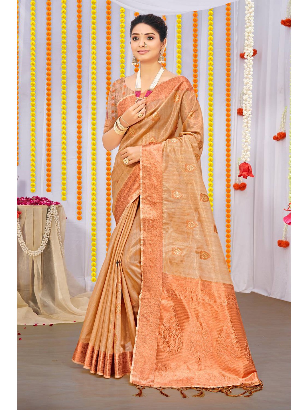 

KARAGIRI Beige & Peach-Coloured Ethnic Motifs Zari Organza Saree