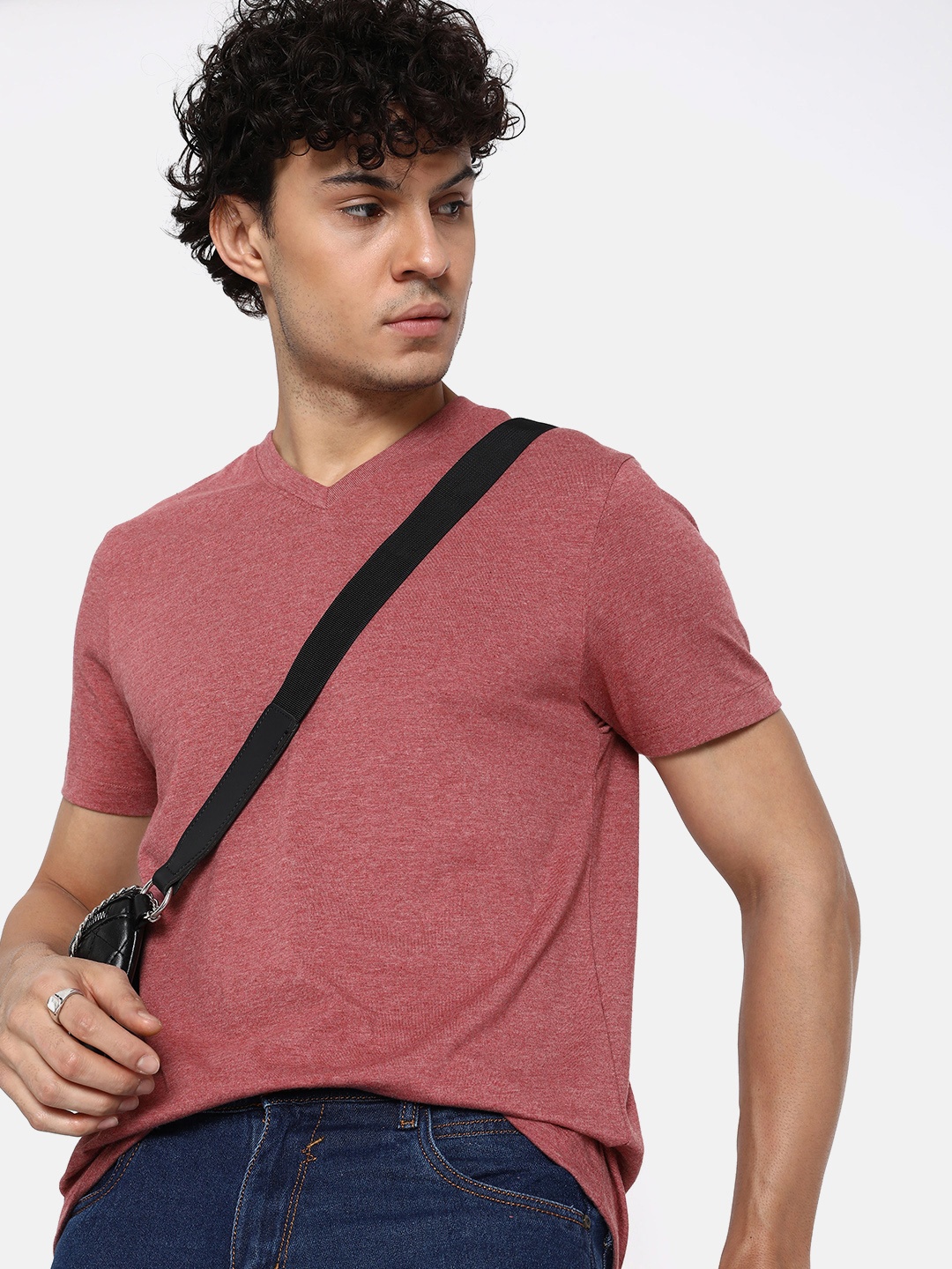 

Roadster Men Pink V-Neck T-shirt