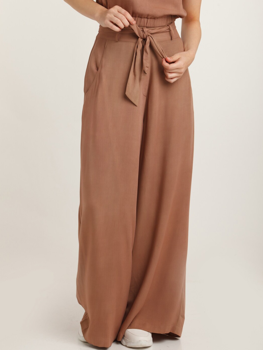 

Zink London Women Brown Flared High-Rise Pleated Trousers