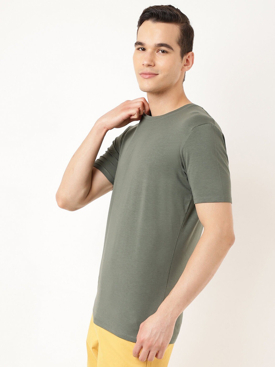 

Marks & Spencer Men Green Drop-Shoulder Sleeves Raw Edge T-shirt