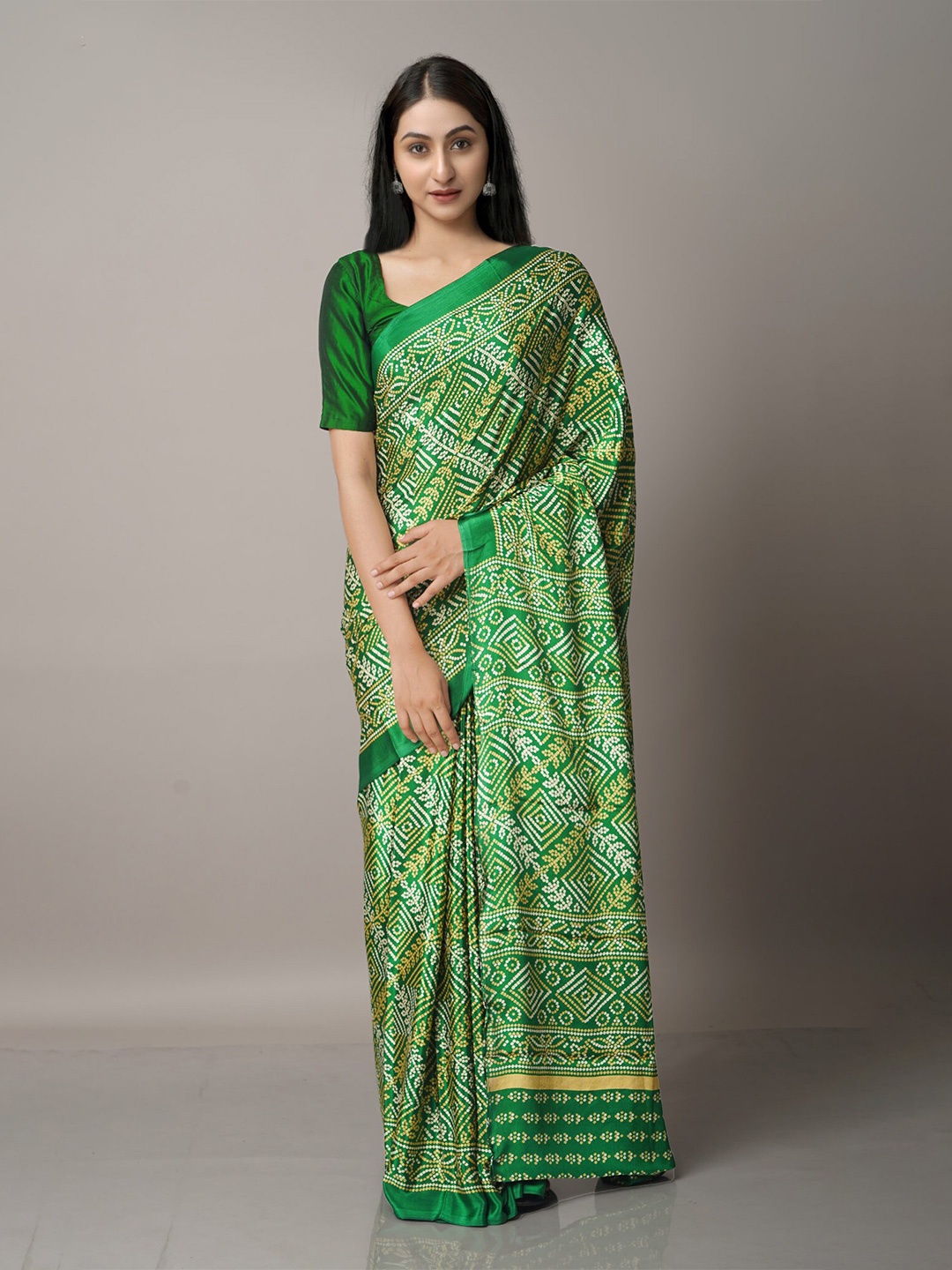 

Unnati Silks Green & White Bandhani Saree