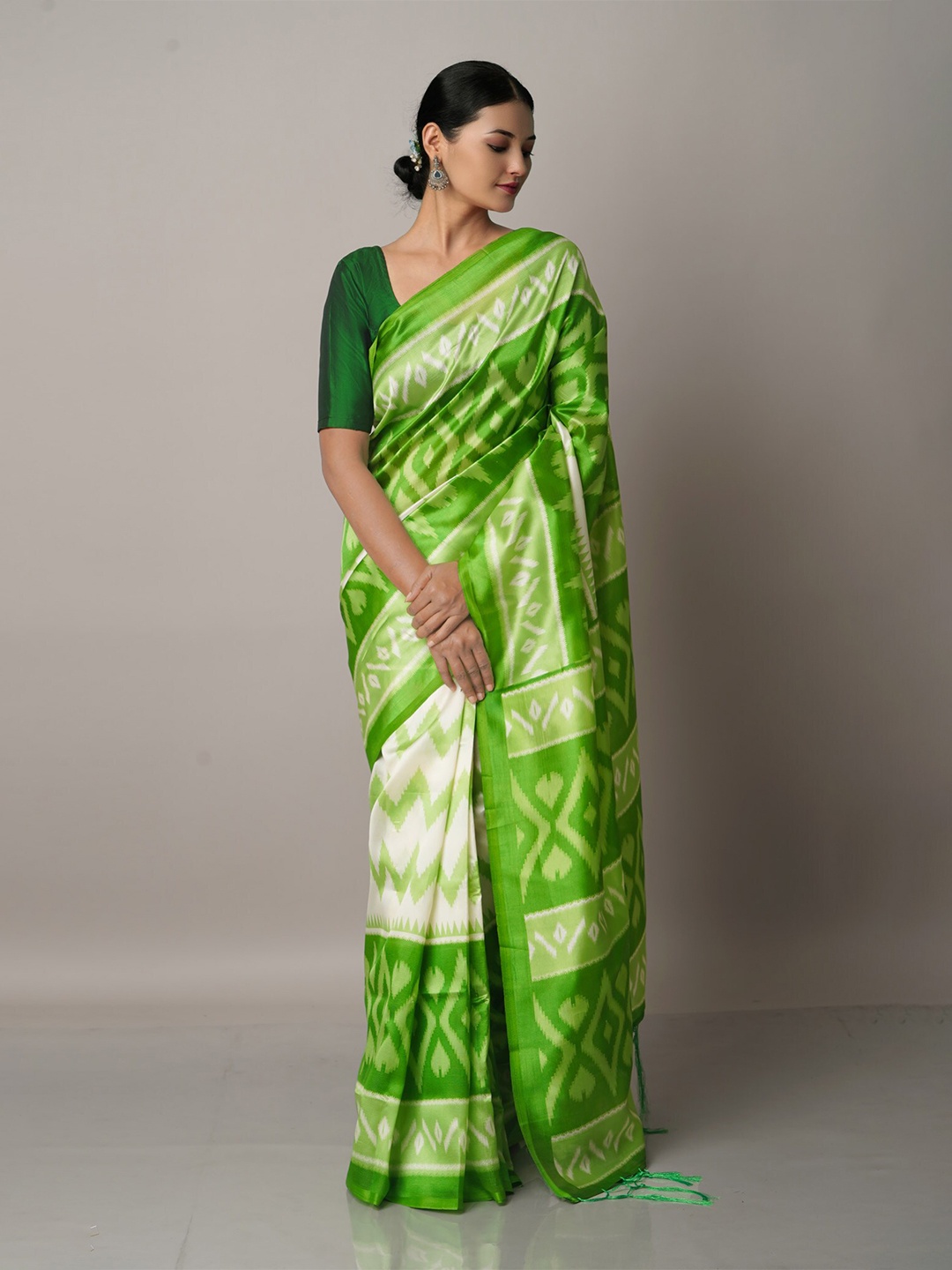 

Unnati Silks Green Ethnic Motifs Art Silk Block Print Saree