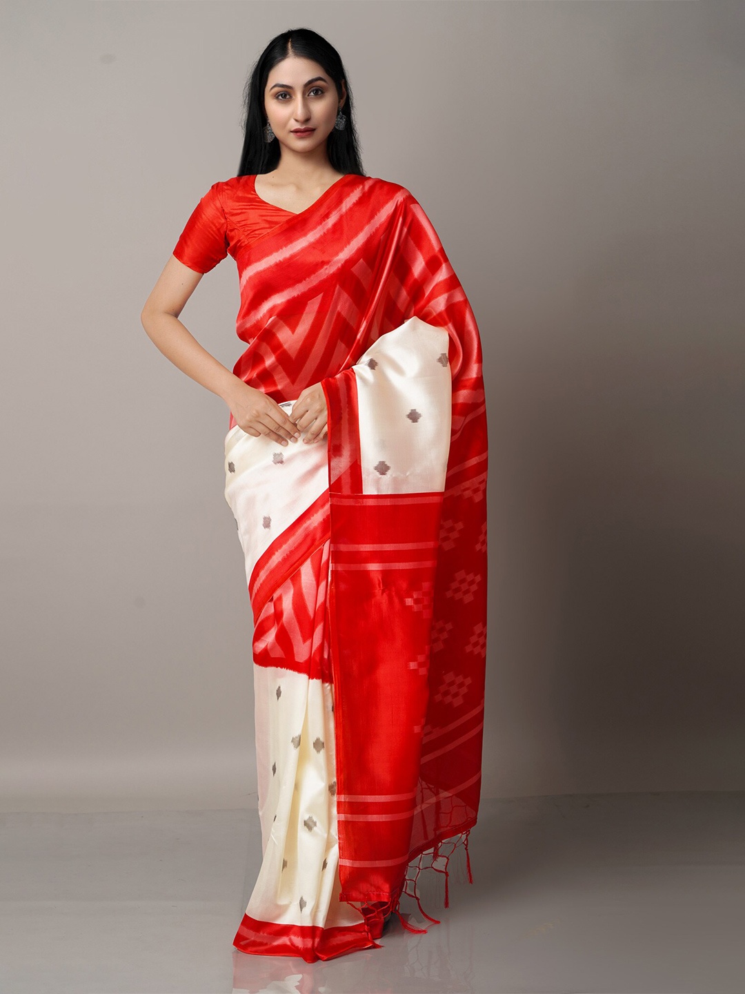 

Unnati Silks Cream-Coloured & Red Ethnic Motifs Art Silk Block Print Saree