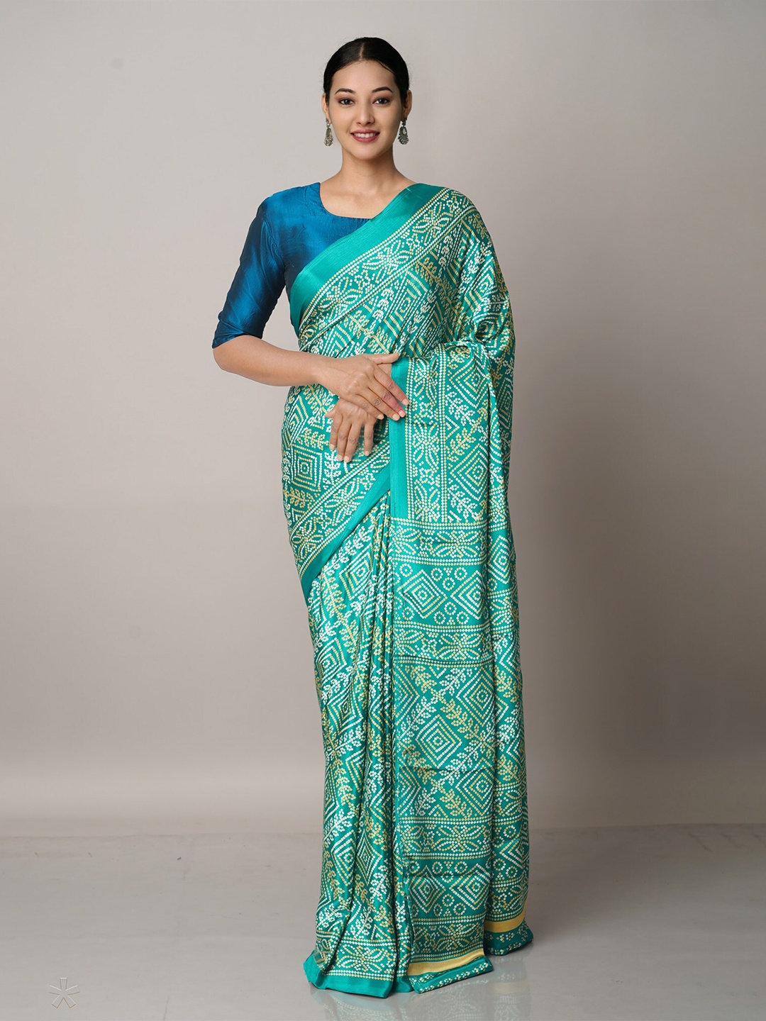 

Unnati Silks Green & White Bandhani Saree