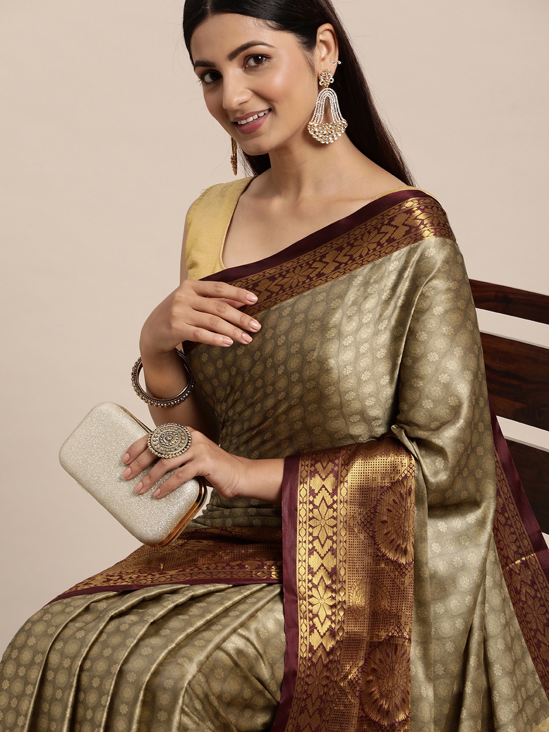 

FASHDEAL Beige & Maroon Floral Jacquard Cotton Saree