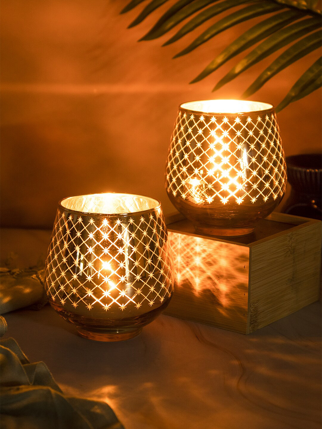 

MARKET99 Set of 2 Gold & Silver-Toned Printed Tea-Light Candle Holders