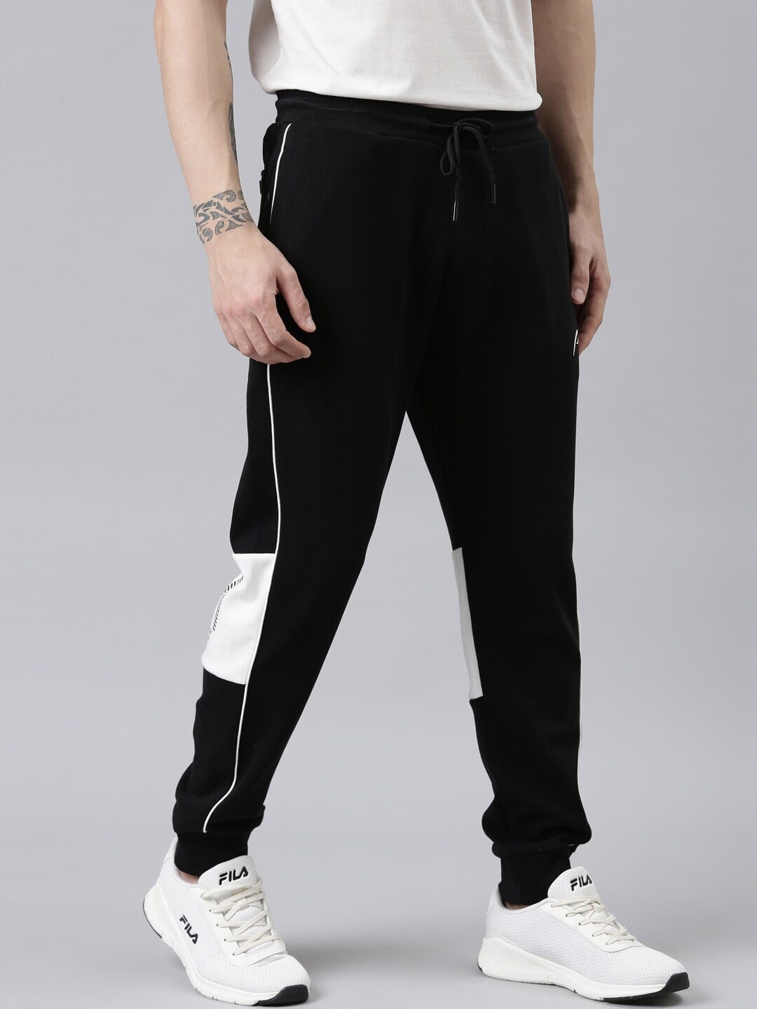 

Proline Active Men Black Solid Cotton Joggers
