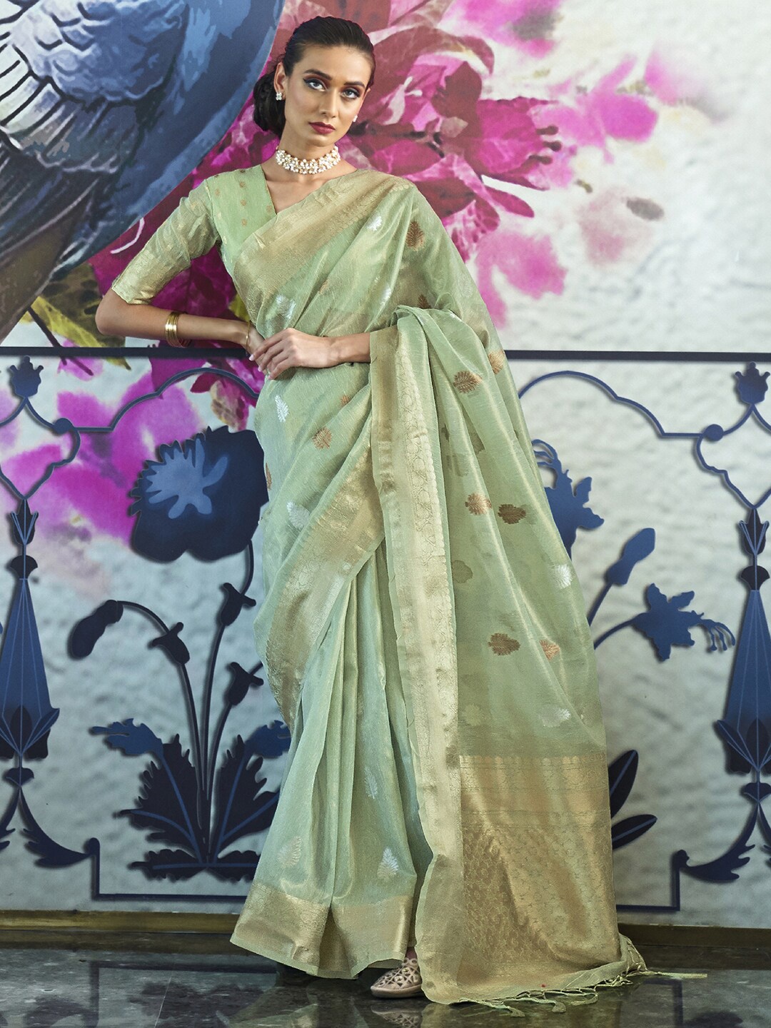 

Mitera Green & Gold-Toned Ethnic Motifs Zari Banarasi Saree