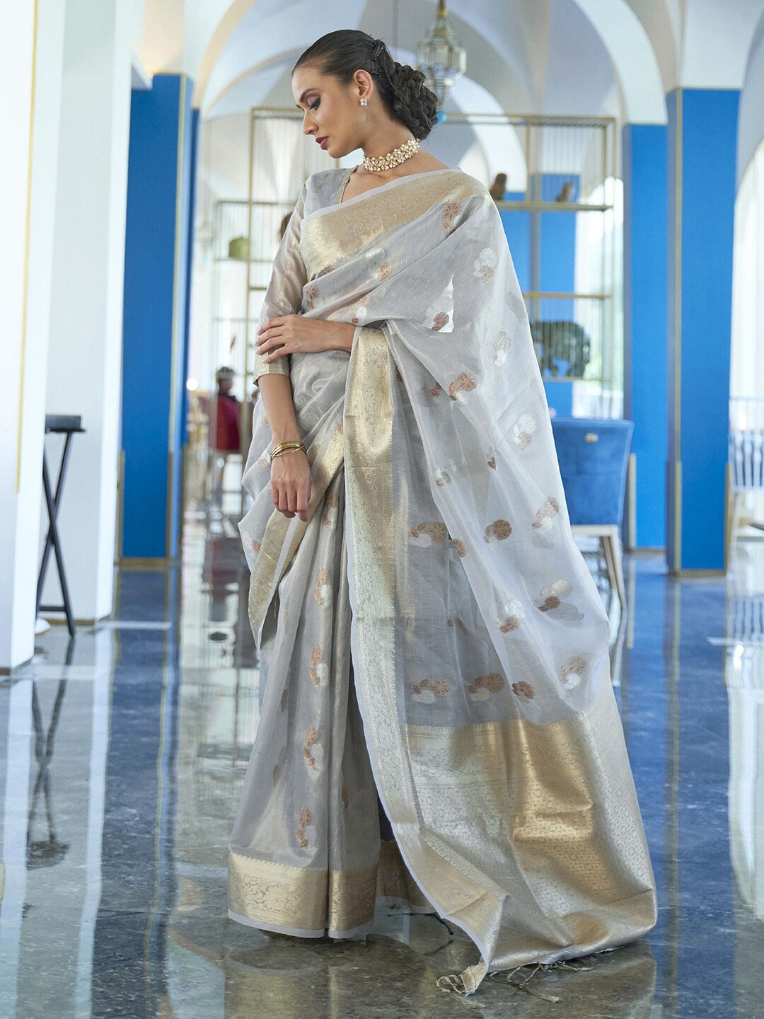 

Mitera Blue & Gold-Toned Floral Zari Silk Blend Banarasi Saree