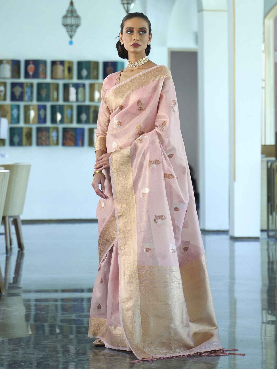 

Mitera Pink & Gold-Toned Ethnic Motifs Zari Silk Blend Banarasi Saree
