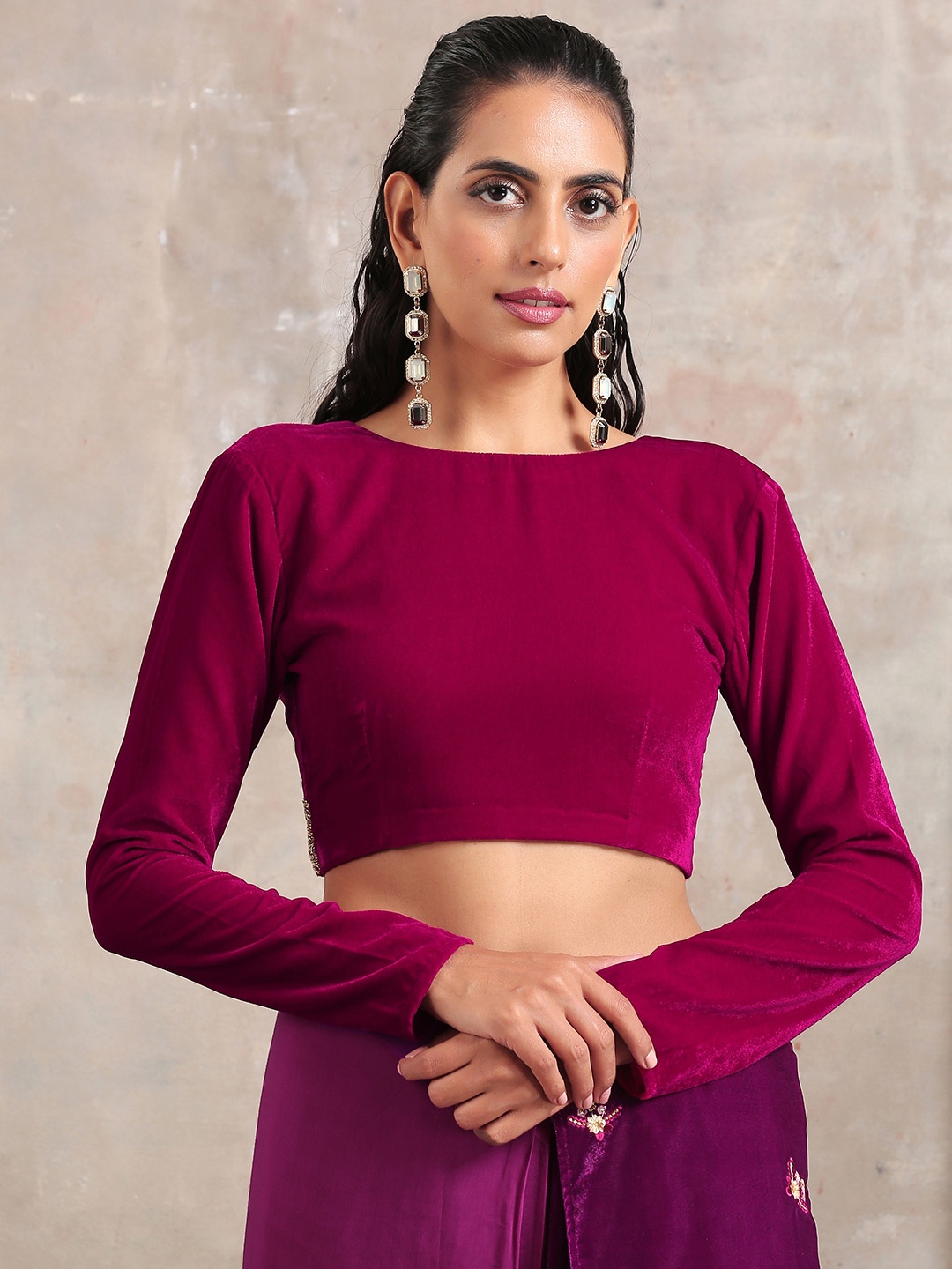 

trueBrowns Women Pink Solid Velvet Saree Blouse