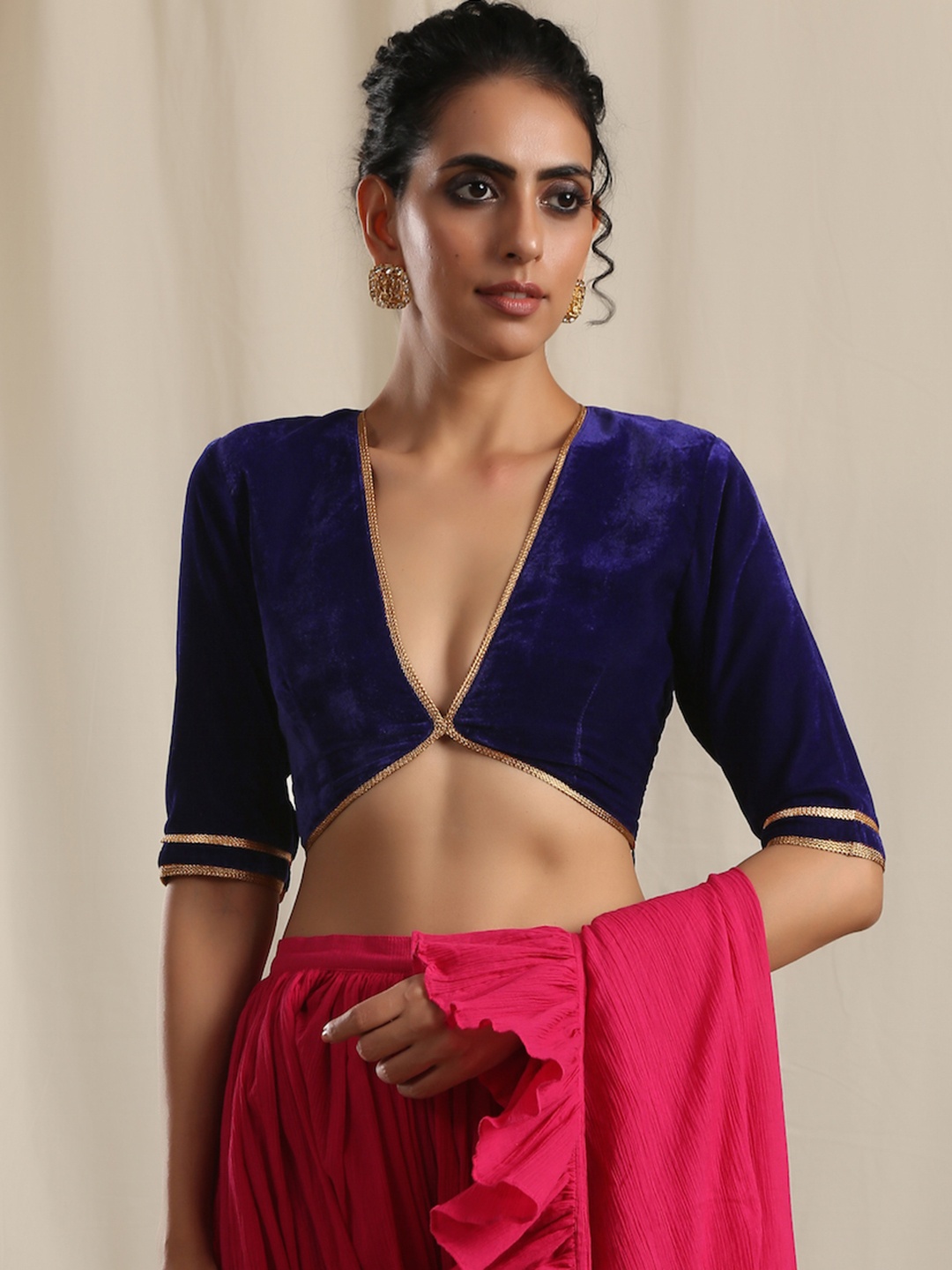 

trueBrowns Blue Solid Velvet Saree Blouse
