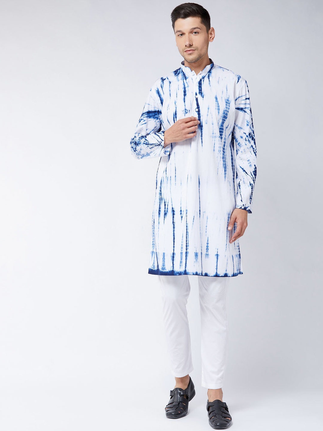 

VASTRAMAY Men Blue Printed Pleated Pure Cotton Kurta with Pyjamas