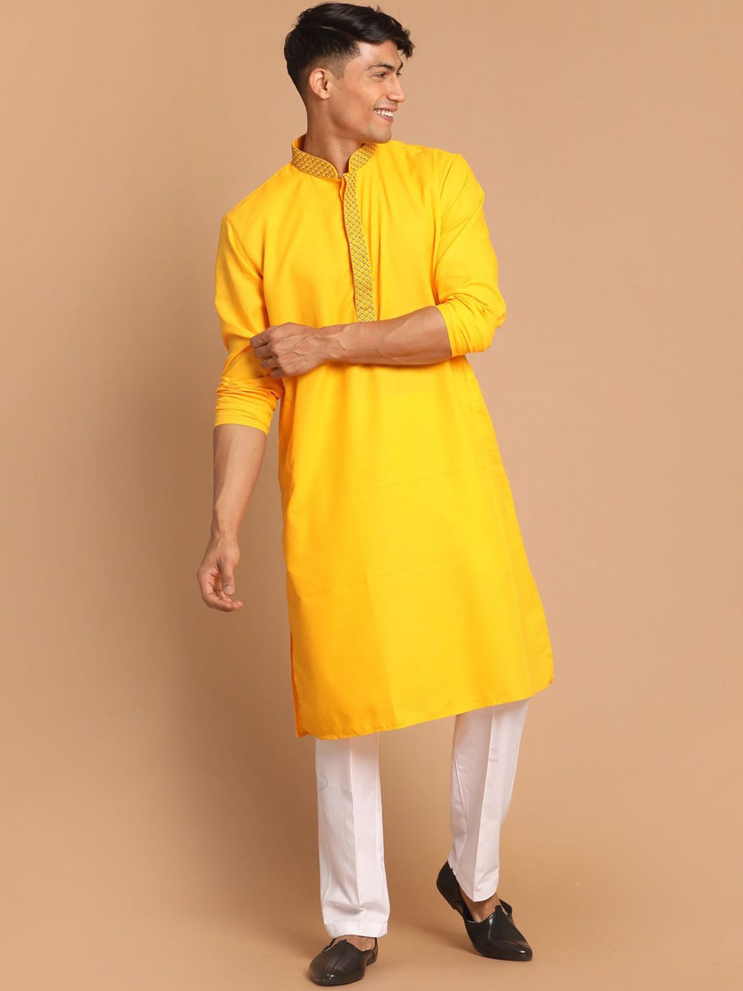 

VASTRAMAY Mandarin Collar Thread Work Straight Kurta With Pyjamas, Yellow