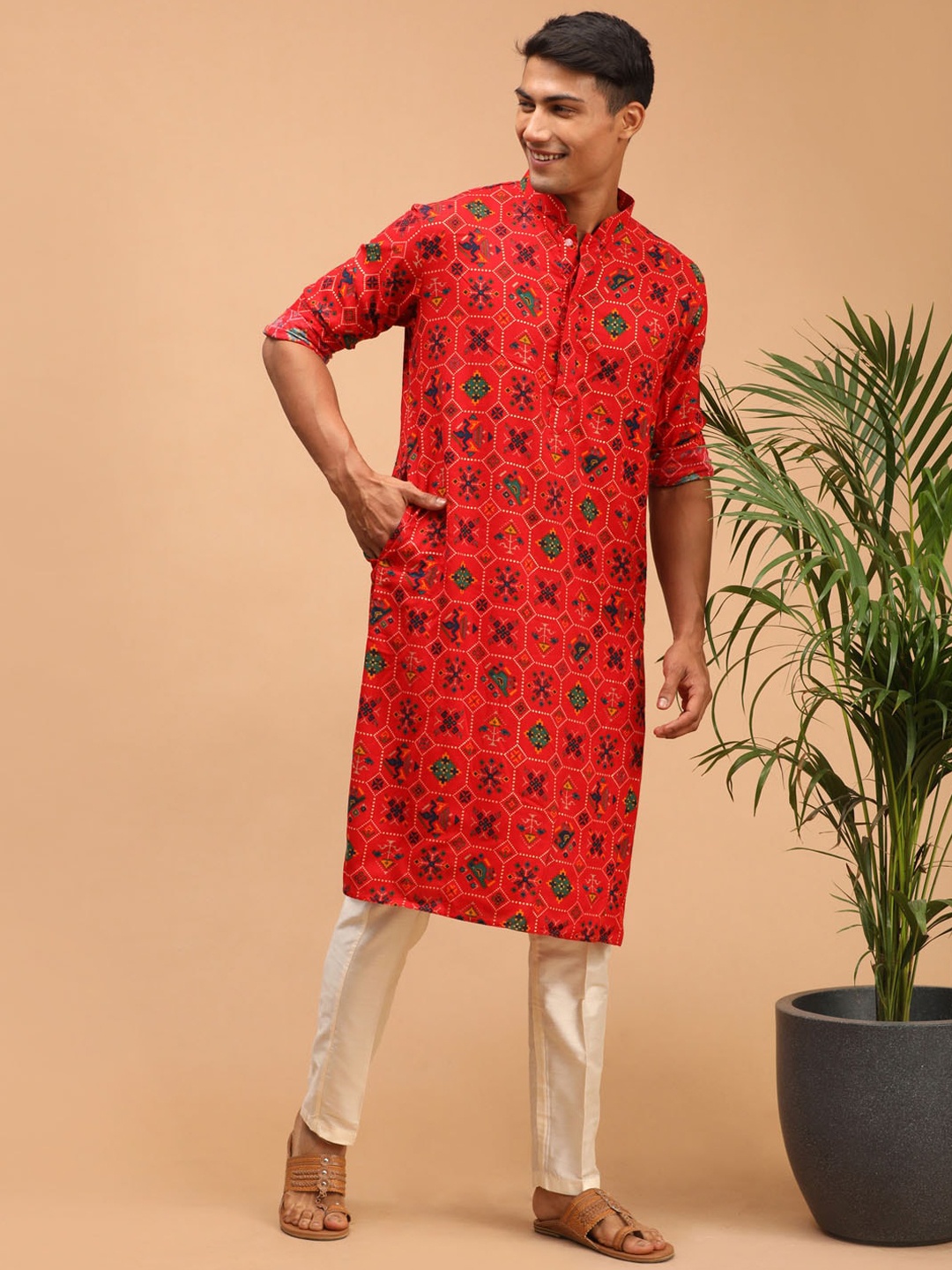 

VASTRAMAY Men Red Ethnic Motifs Embroidered Layered Kurta with Pyjamas