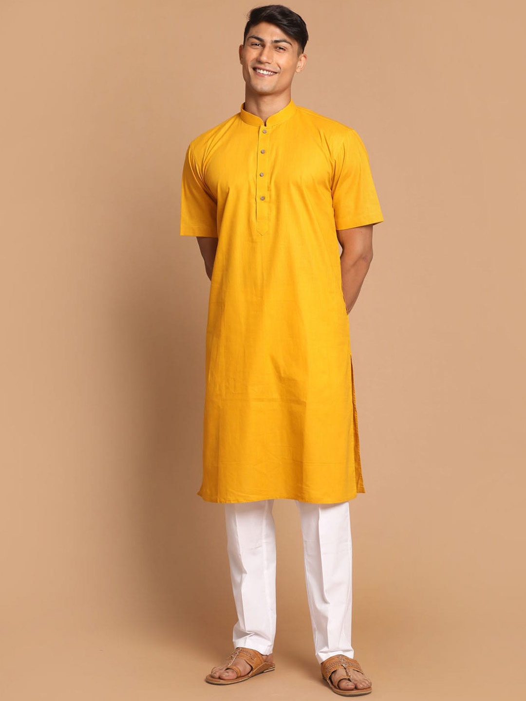 

VASTRAMAY Men Mustard Yellow Solid kurta & Pyjama