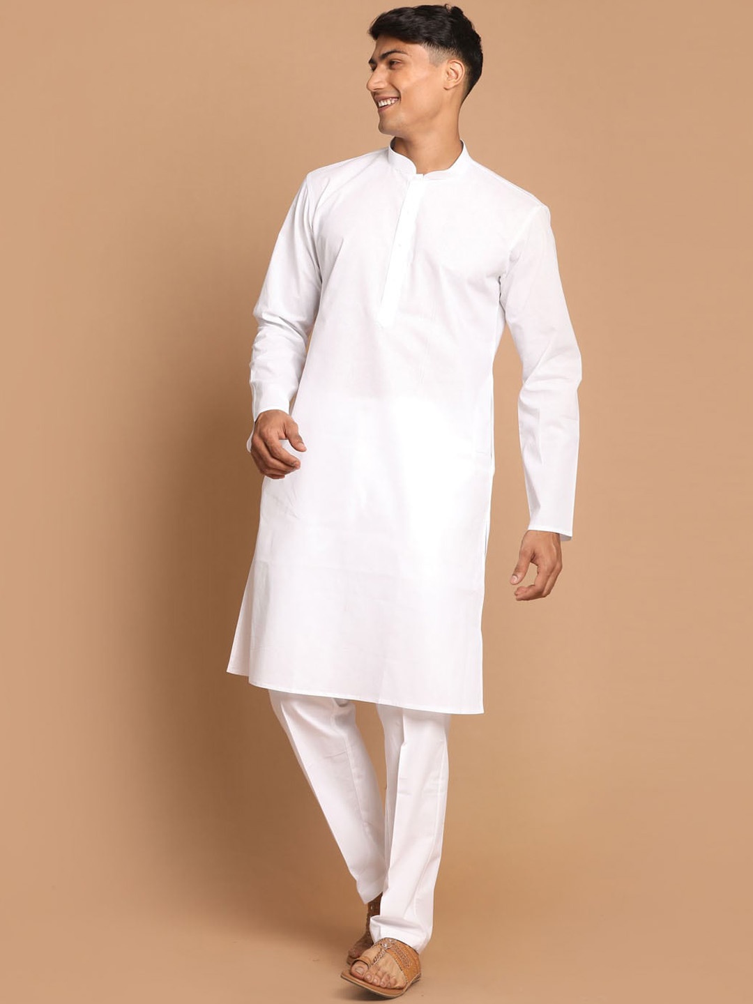 

VASTRAMAY Men White Pleated Pure Cotton Kurta with Pyjamas