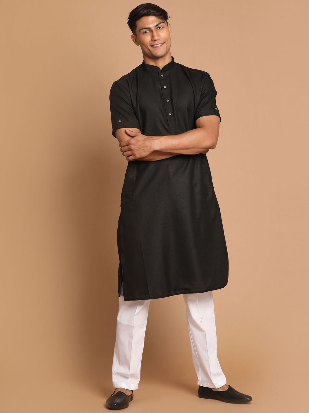 

VASTRAMAY Men Black Pleated Kurti with Pyjamas