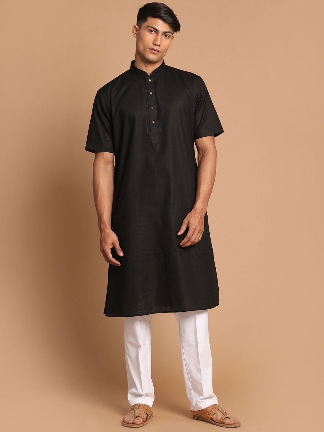 

VASTRAMAY Men Black Pleated Kurta with Pyjamas