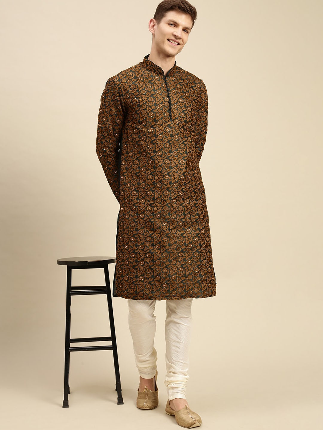 

Sanwara Men Green Thread Work Kurta