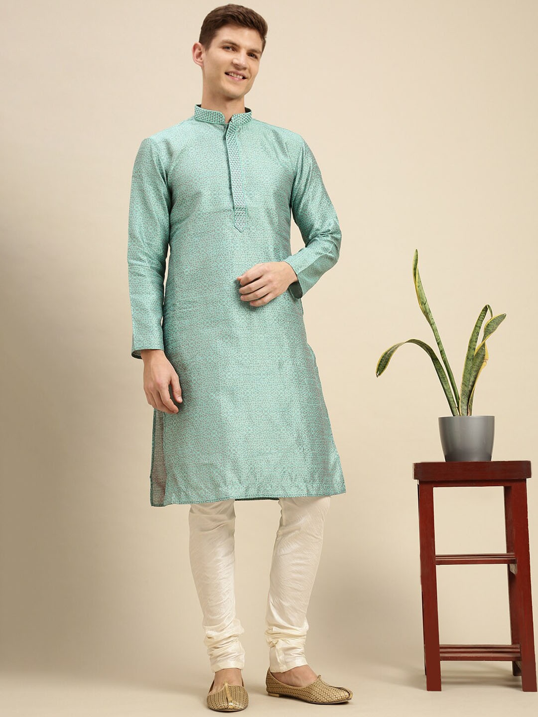 

Sanwara Men Green Thread Work Kurta