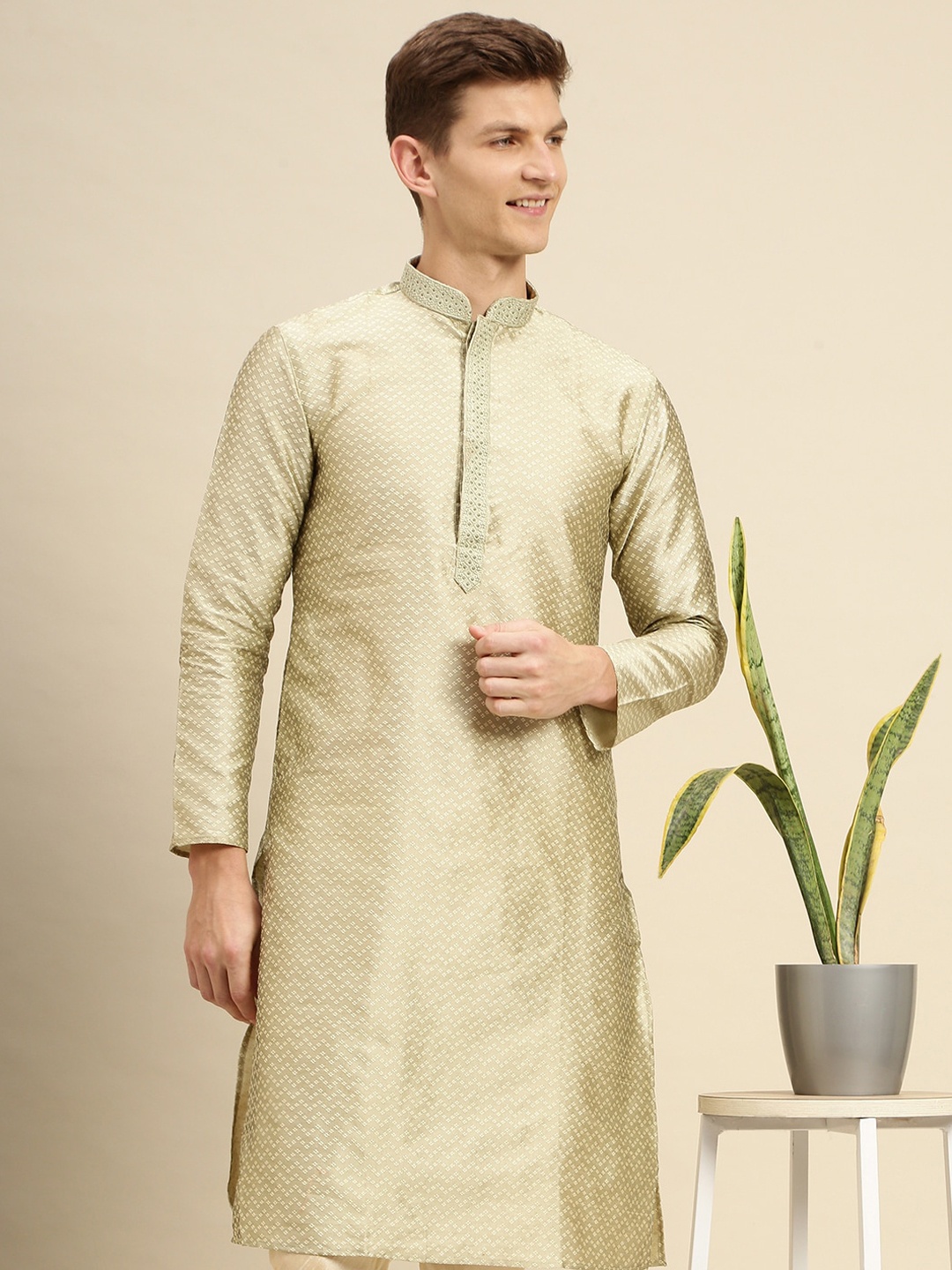 

Sanwara Men Green Thread Work Kurta