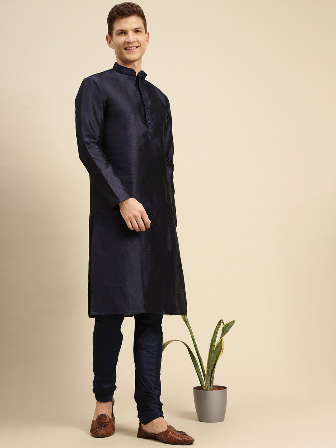 

Sanwara Men Blue Thread Work Kurta