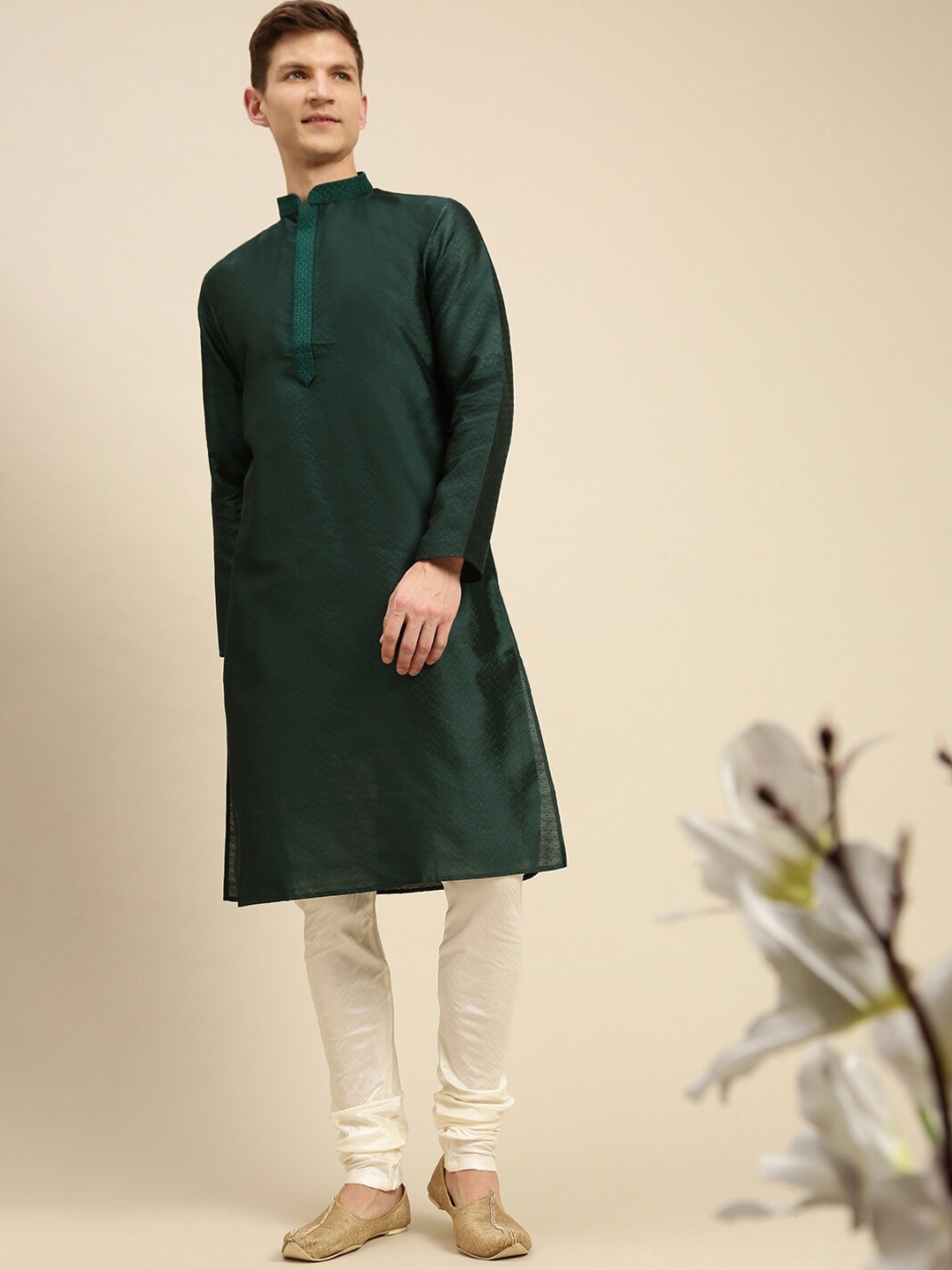 

Sanwara Men Green Thread Work Kurta