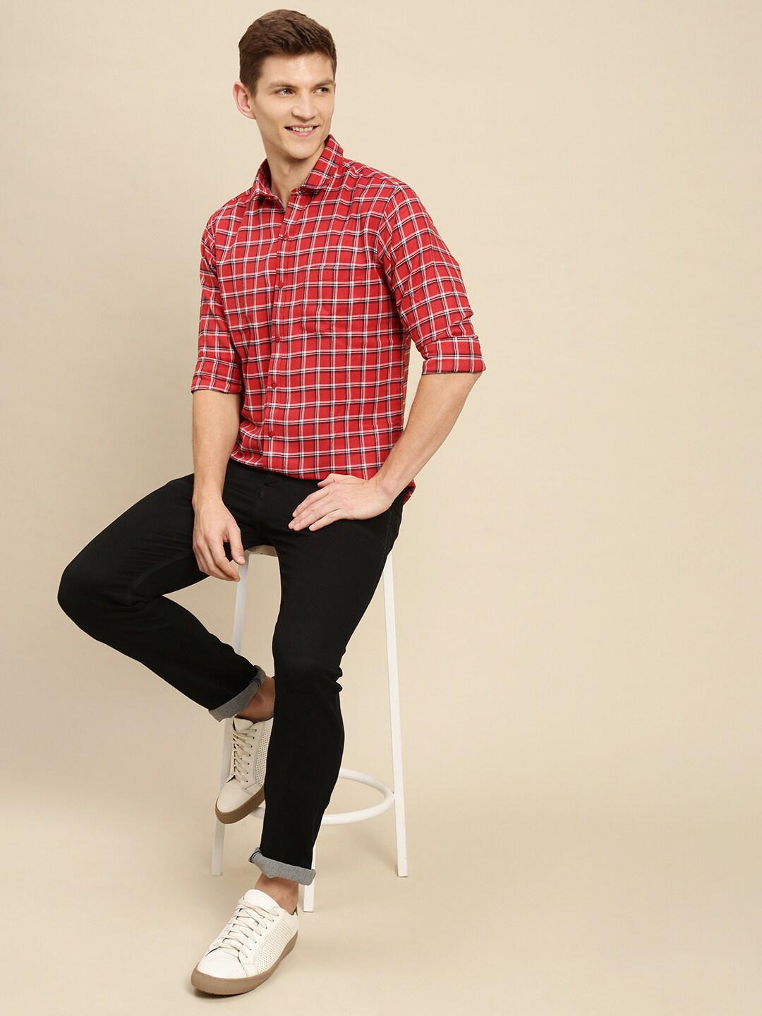 

Sanwara Men Red Standard Slim Fit Tartan Checks Checked Casual Shirt