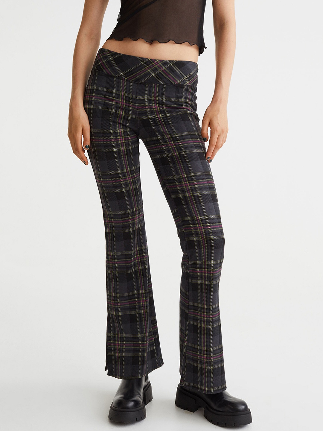 

H&M Women Grey Checked Flared Leggings