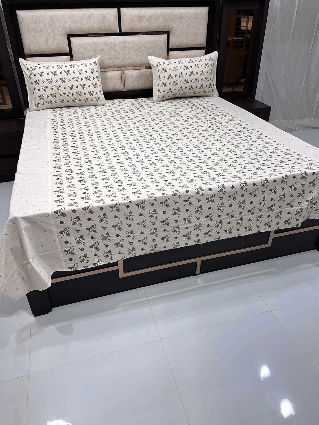 

Pure Decor Unisex Cream Bedsheets