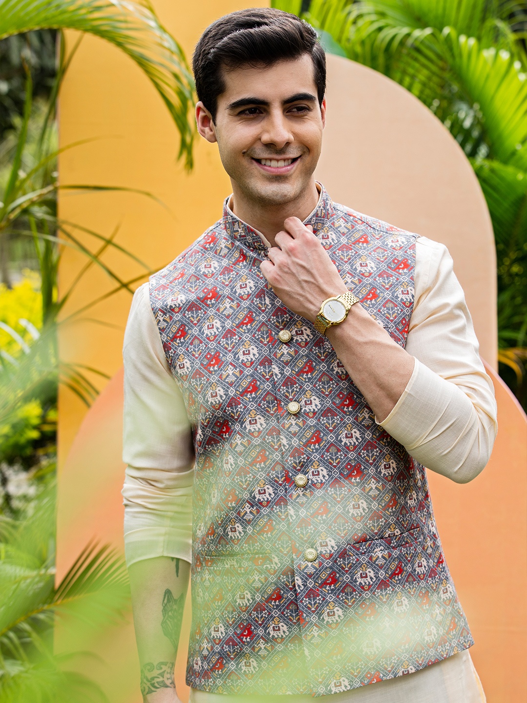 

Sanwara Men Grey Printed Woven Bandi Nehru Jacket