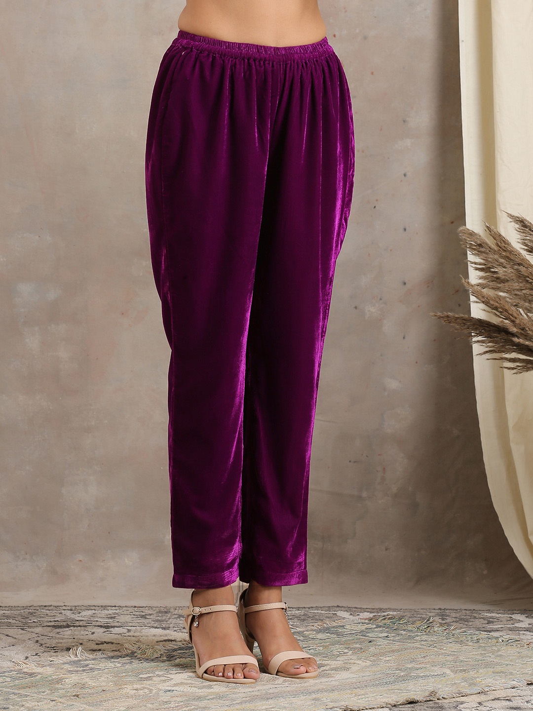 

trueBrowns Women Violet Straight Fit Trousers