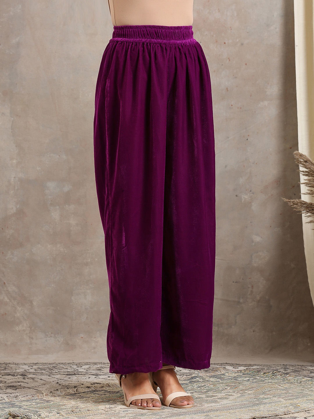 

trueBrowns Women Violet Straight Fit High-Rise Trousers